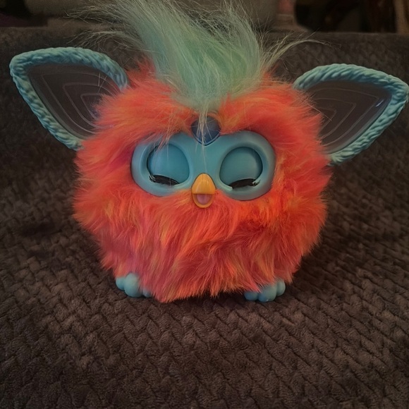 Furby Interactive Toy - Orange and Blue lights up, talks, sings and dances NICE - Picture 3 of 17